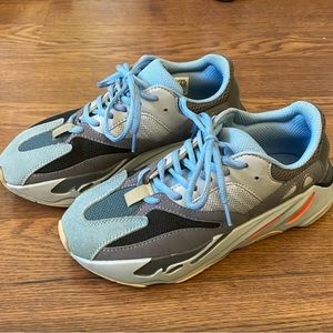 YEEZY BOOST 700 CARBON BLUE